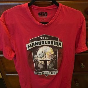 Star Wars ‘Mandalorian’ baby Yoda L Shirt